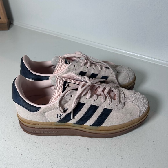 Adidas Gazelle Pink Suede Sneakers Women’s 8 | Retro Gum Sole Casual Shoes - Picture 2 of 7